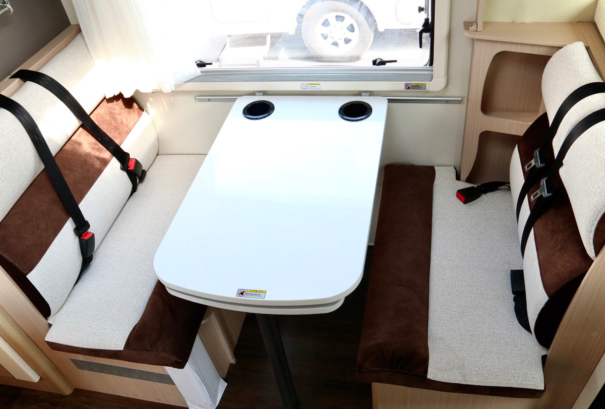 這款房車是怎么實現舒適大床的？