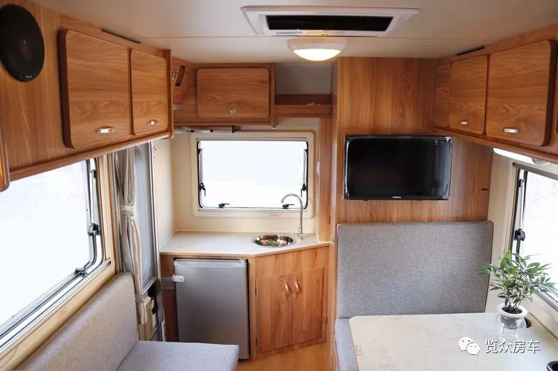 超大床還是國六汽油四驅房車,選它沒錯 超大床還是國六汽油四驅房車,選它沒錯