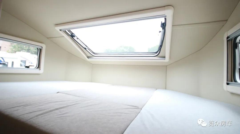 兩張雙人床,使用還方便的房車 兩張雙人床,使用還方便的房車