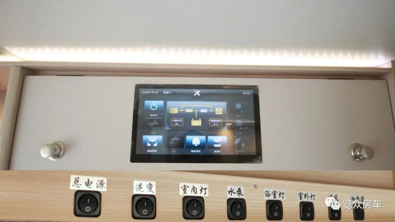 兩張雙人床,使用還方便的房車 兩張雙人床,使用還方便的房車