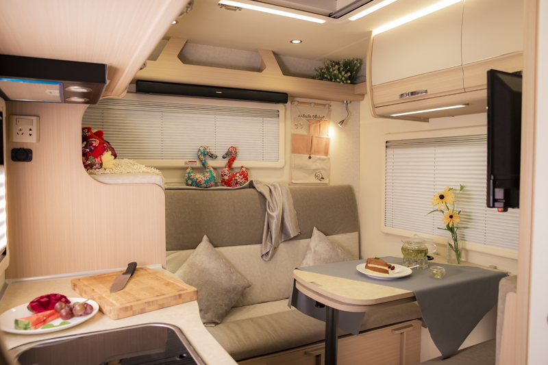 上下鋪床的房車(chē)，空間利用真合適