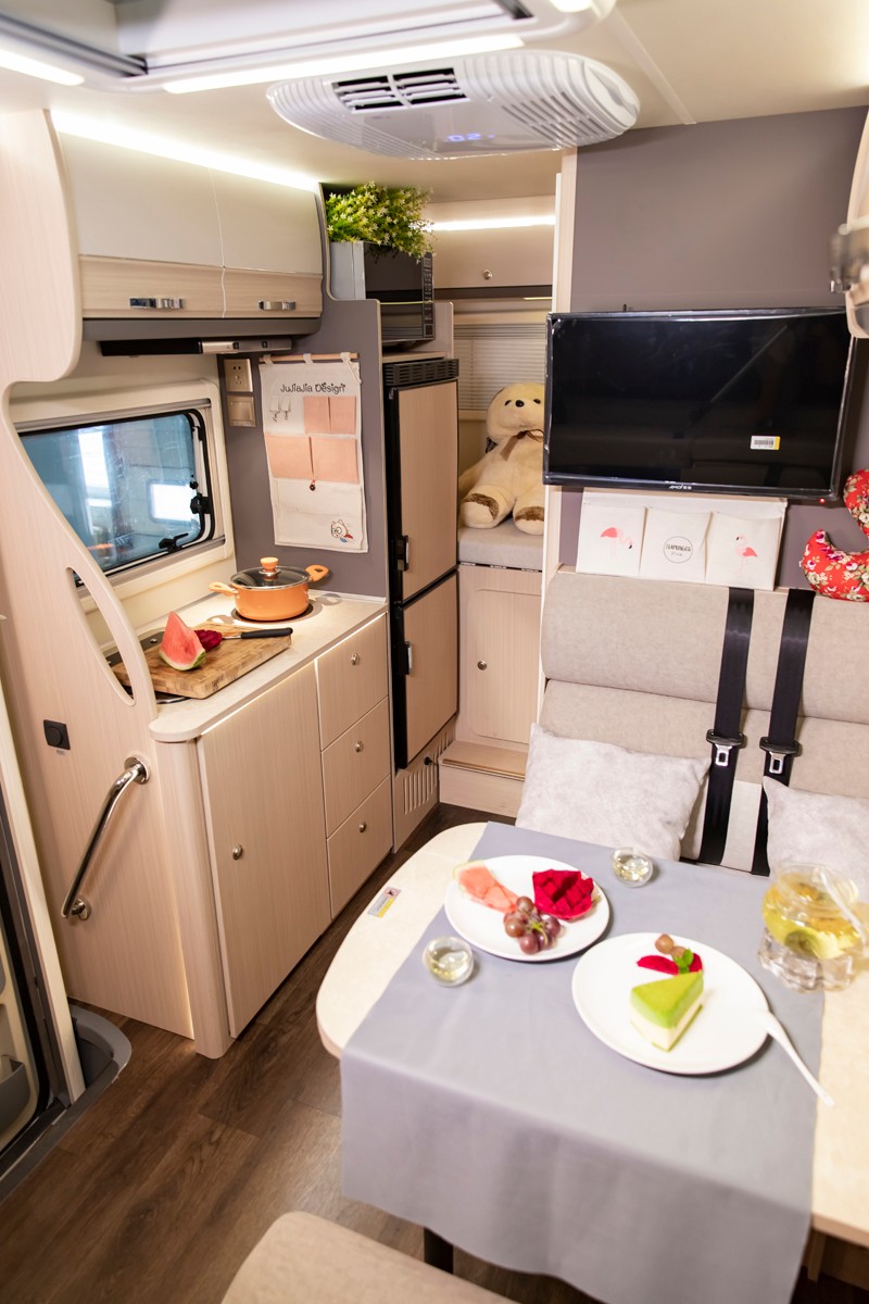 自由炮領銜,引爆成都房車展 自由炮領銜,引爆成都房車展