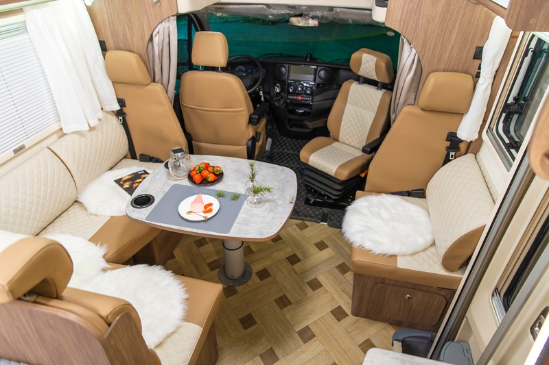 多人出行還能玩的舒服,這款房車足夠 多人出行還能玩的舒服,這款房車足夠