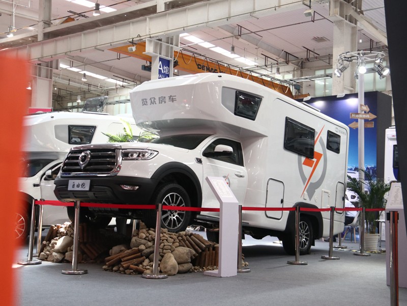 年度新車、自動檔、四驅(qū),能選的房車 年度新車、自動檔、四驅(qū),能選的房車