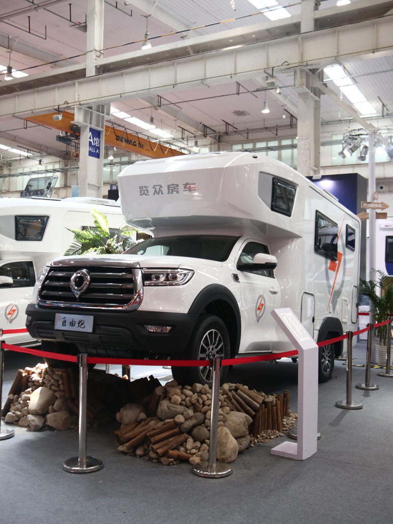 年度新車、自動檔、四驅(qū),能選的房車 年度新車、自動檔、四驅(qū),能選的房車