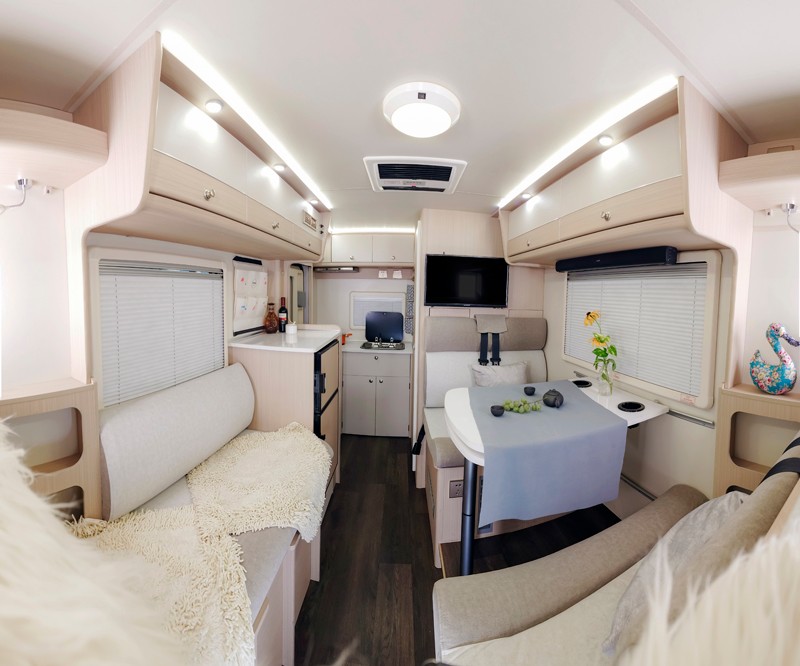 不懼荒野,不怕泥濘,四驅(qū)房車更給力 不懼荒野,不怕泥濘,四驅(qū)房車更給力