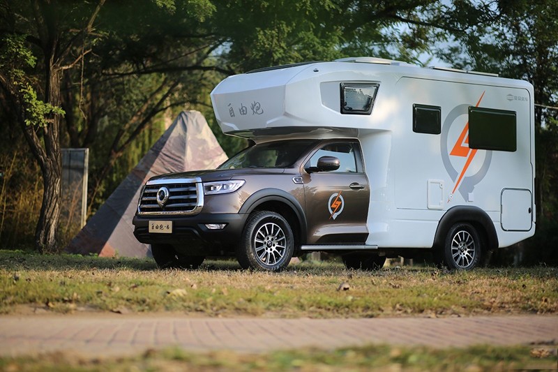 邀您看一場盛大的房車趴，雙炮現身