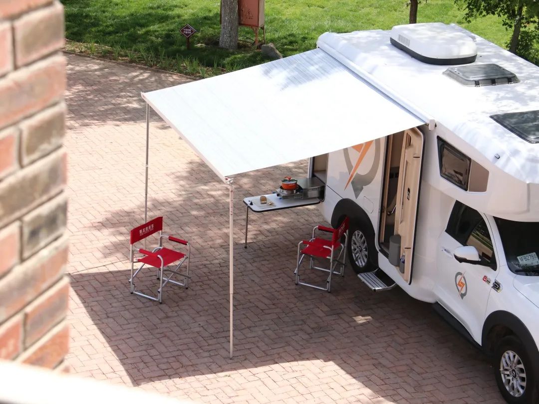 想買(mǎi)輛房車(chē)環(huán)游中國(guó),該選B型還是C型? 想買(mǎi)輛房車(chē)環(huán)游中國(guó),該選B型還是C型?