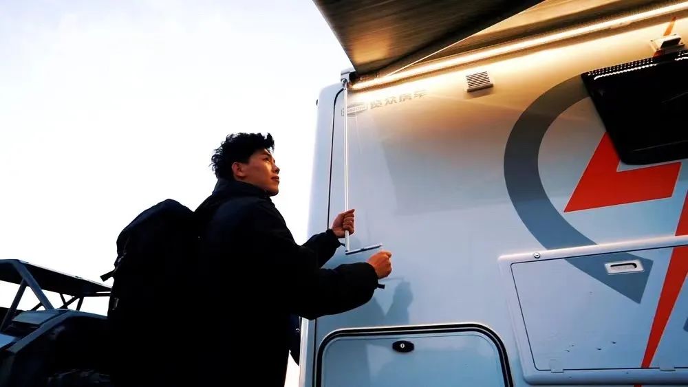 房車自駕游前應(yīng)該做哪些準(zhǔn)備?1.jpg 房車自駕游前應(yīng)該做哪些準(zhǔn)備?1.jpg