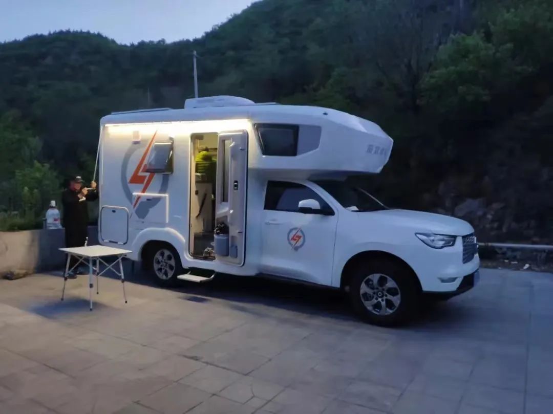 房車自駕游前應(yīng)該做哪些準(zhǔn)備?2.jpg 房車自駕游前應(yīng)該做哪些準(zhǔn)備?2.jpg