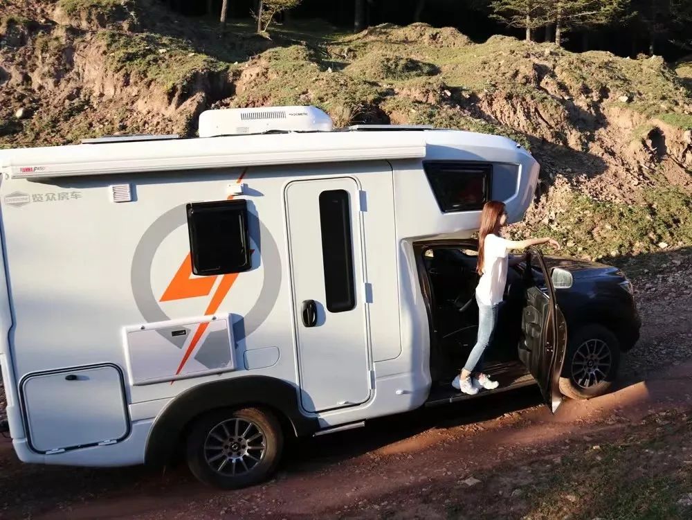 房車自駕游前應(yīng)該做哪些準(zhǔn)備?3.jpg 房車自駕游前應(yīng)該做哪些準(zhǔn)備?3.jpg