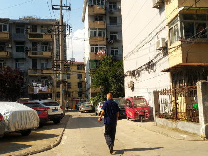 液壓件廠宿舍居住體驗(yàn)與周邊房產(chǎn)市場(chǎng)分析